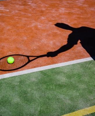 Un Séjour de Champion à Paris: Roland Garros au Monte Cristo